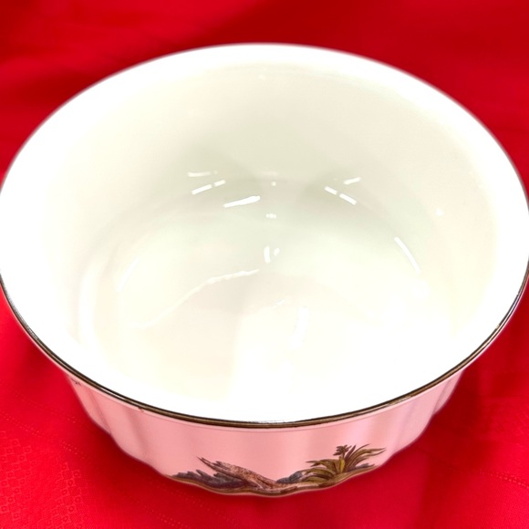 Villeroy & Boch White Bowl with Bird Motif - Picture 5 of 6